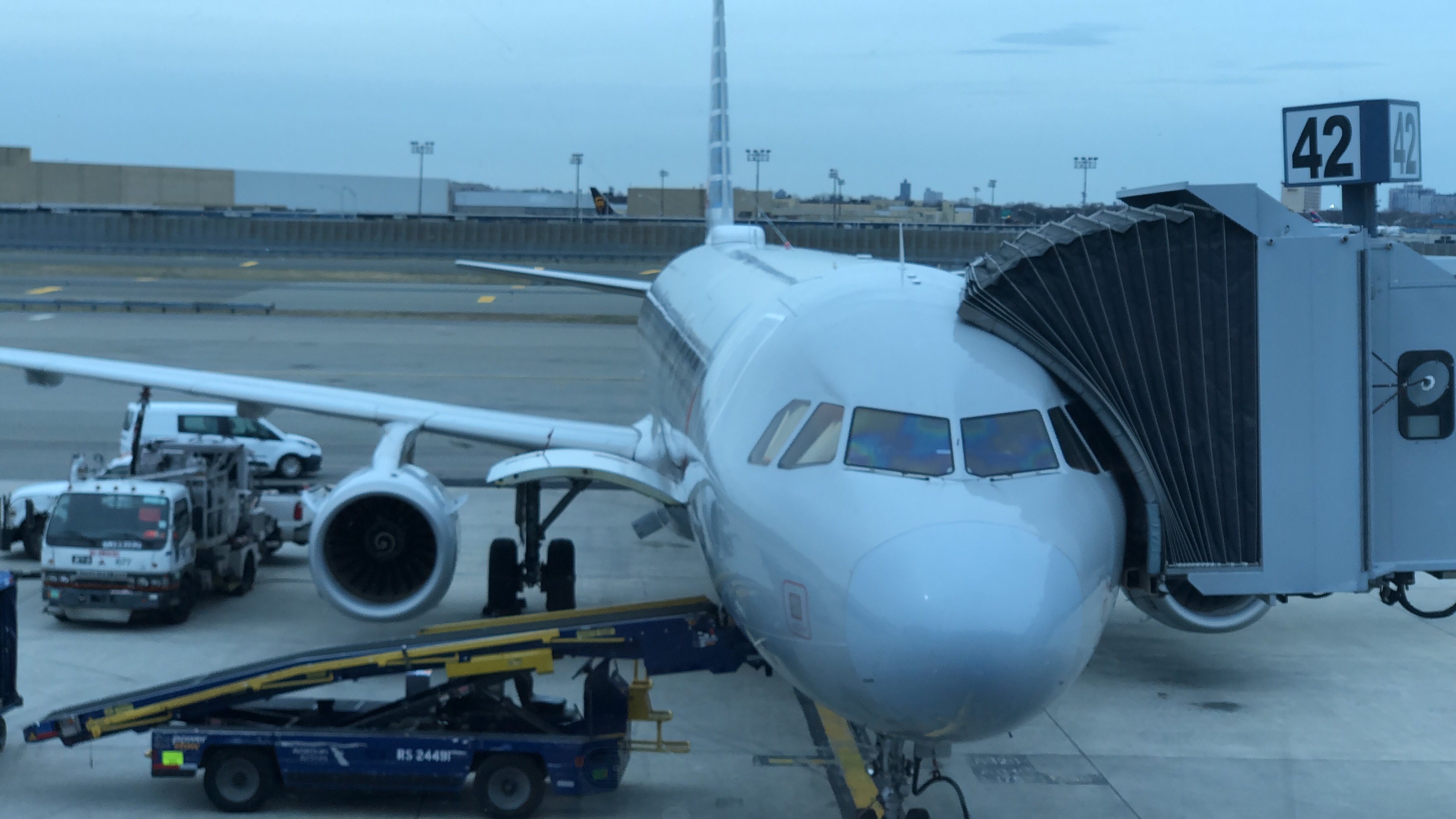 Review: American Airlines Transcontinental First Class Airbus A321 New ...