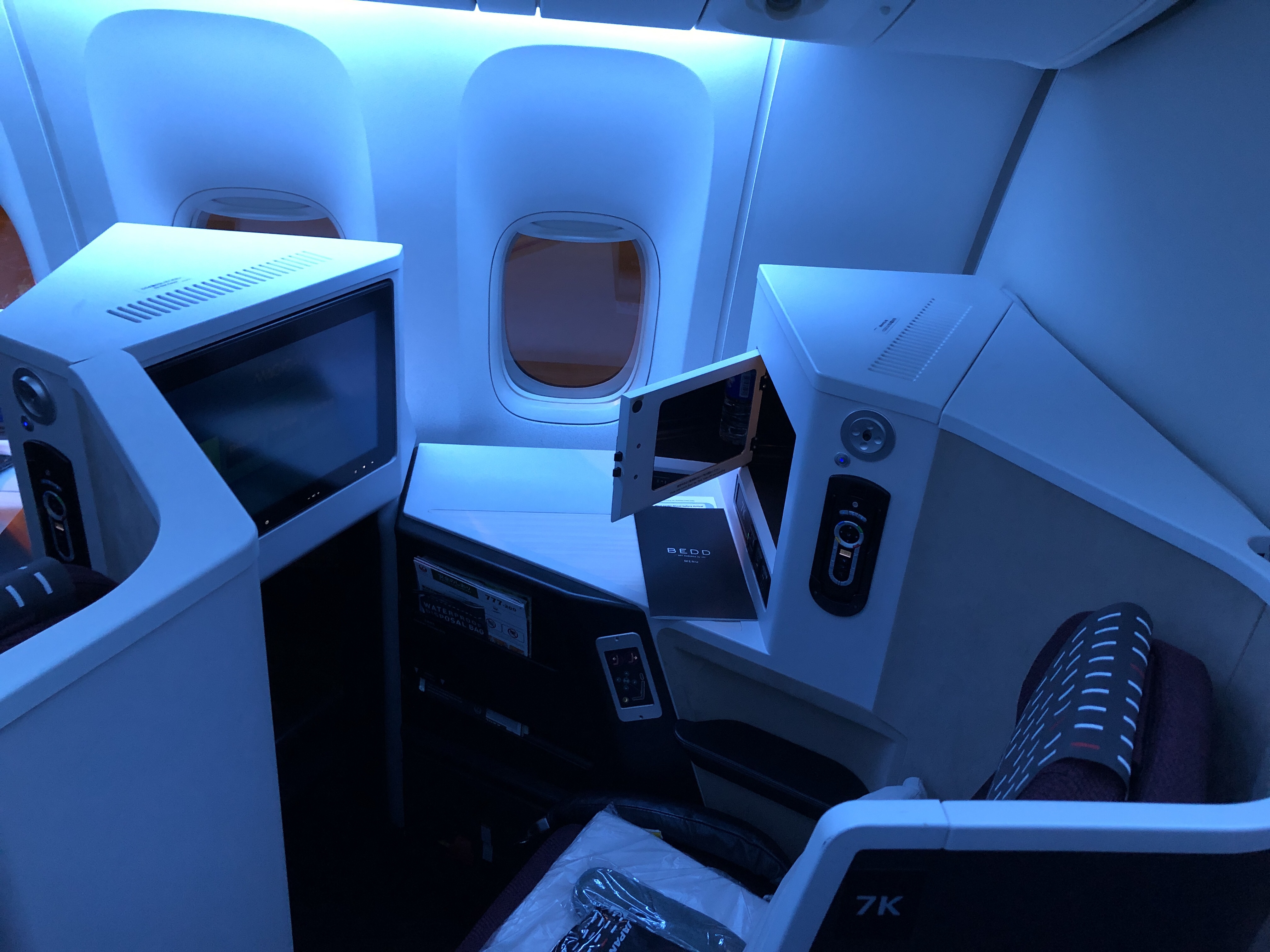 Review: Japan Airlines Business Class Boeing 777-200ER | Tokyo